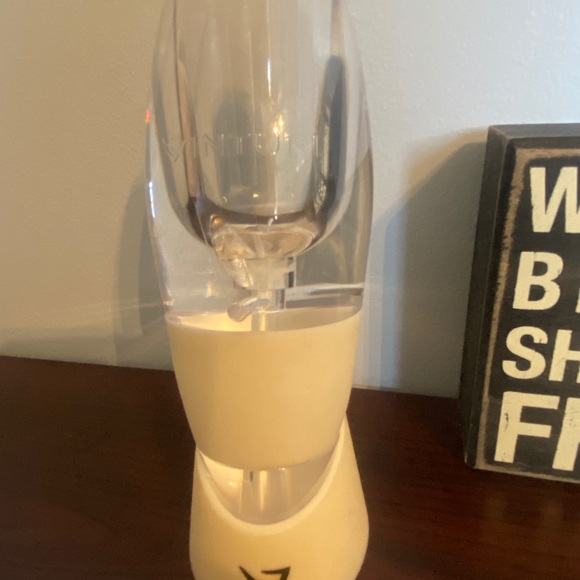 Wine Lover’s Bundle - Vinturi Aerator - Picture 2 of 14